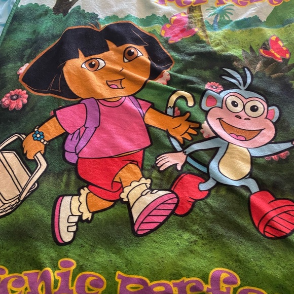 Dora the Explorer Kids Blanket - Green and Pink - Picture 1 of 5